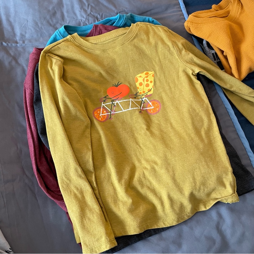 Set of 4 long sleeve graphic tees cat & Jack size 5t